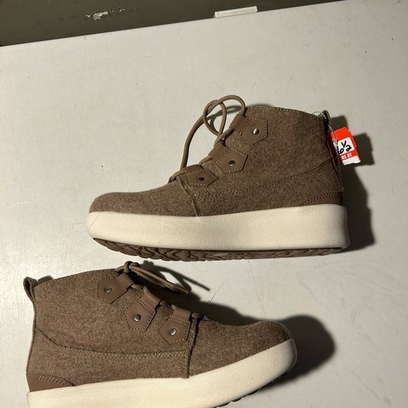 OTBT light brown color wool ankle booties laceup front size 6.5 NWT - Picture 7 of 7